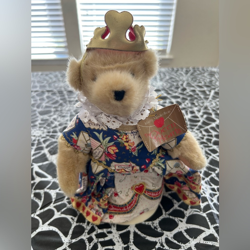 Muffy Vanderbear Queen of Hearts